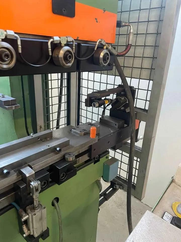 Usado Prensa plegadora Darley EHP 50 20/15 I 1997