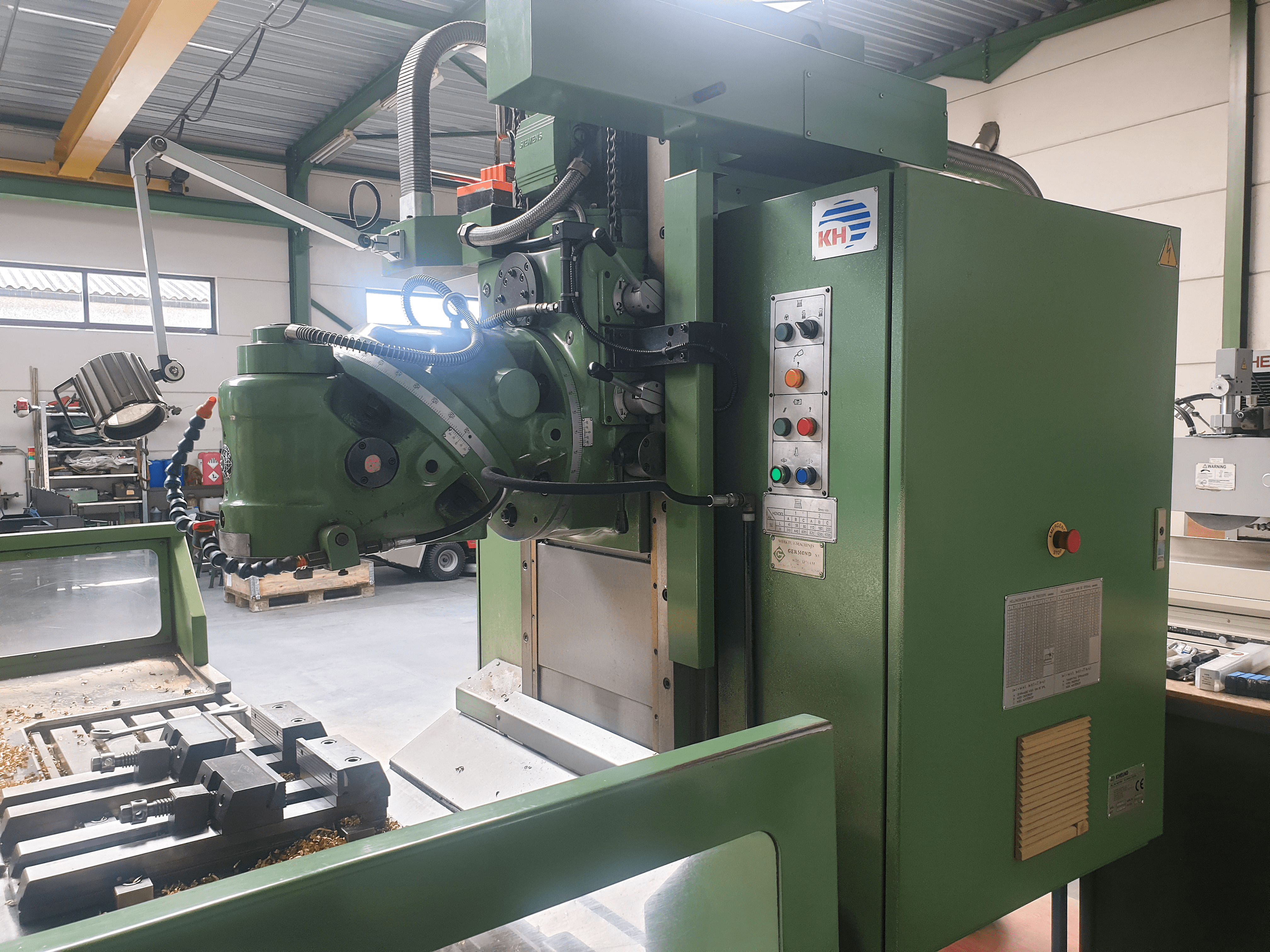 Gebruikt Kiheung KMB-U3 - Freesmachine - 1999