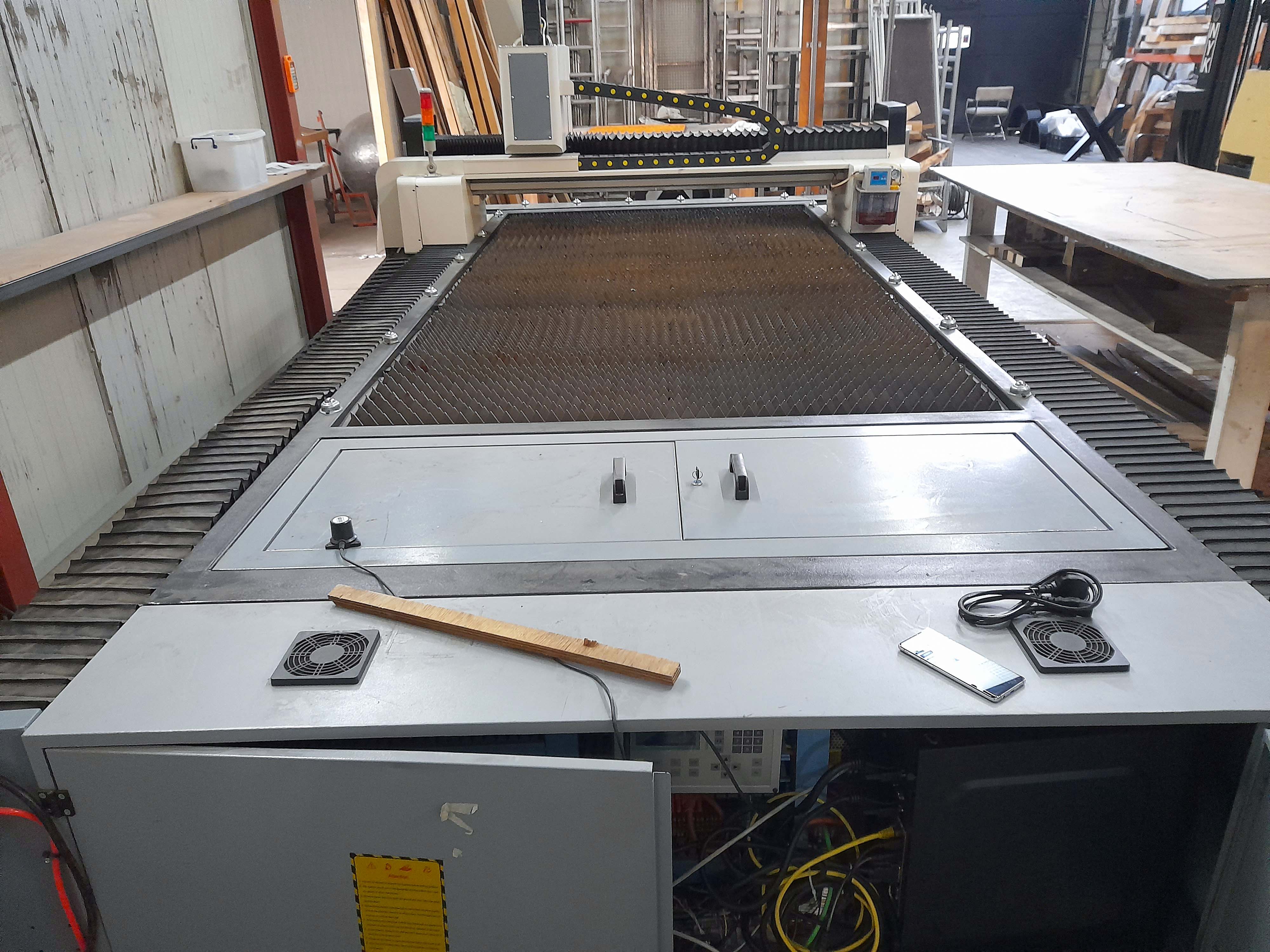Usado IGoldenCNC iGR-F3015 - Corte por láser - 2021