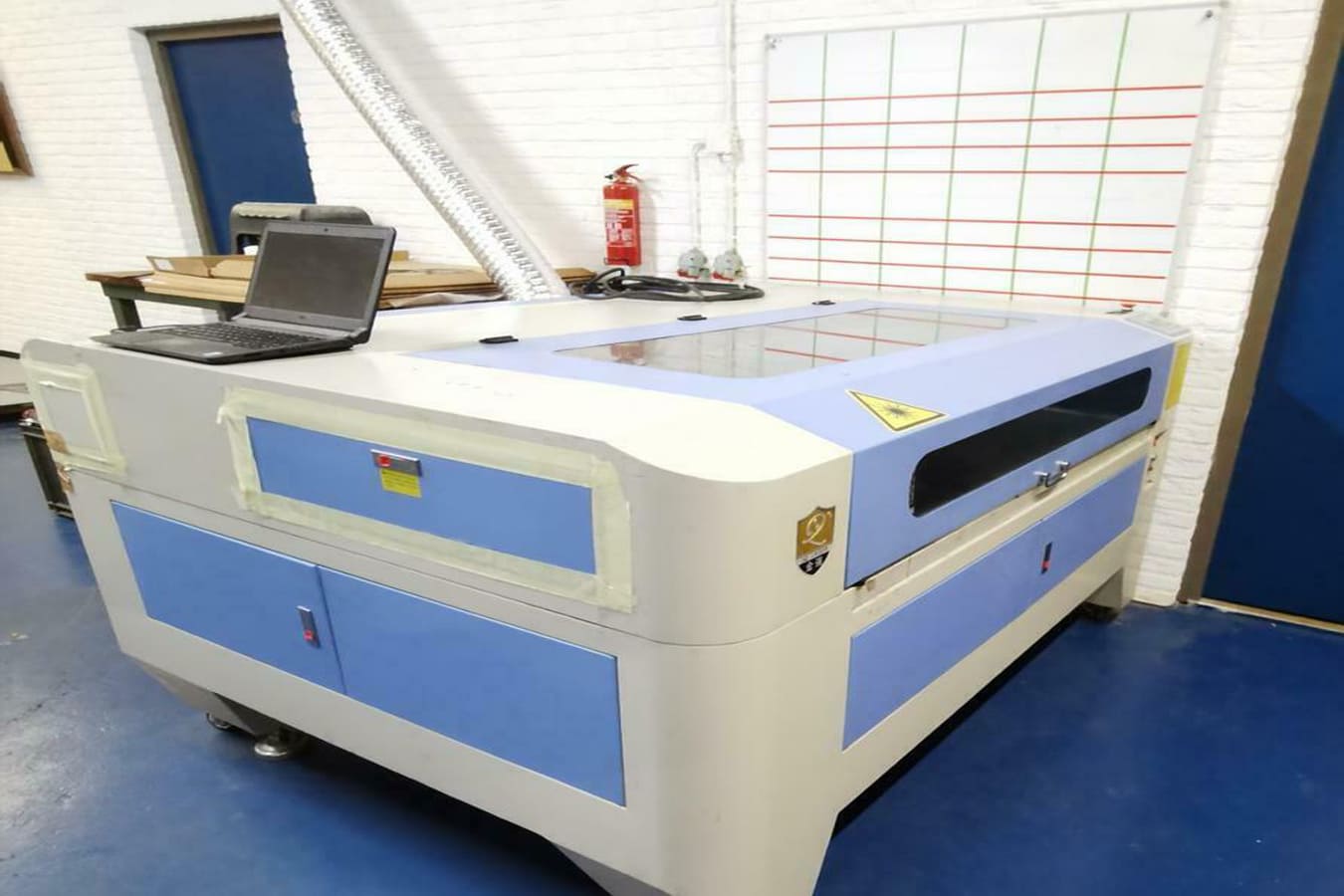 Gebruikt CNC LASER SNIJMACHINE