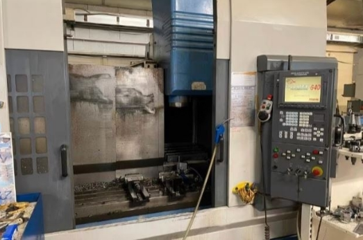 Used Mazak VTC-200B I Vertical Machining Center I 2001