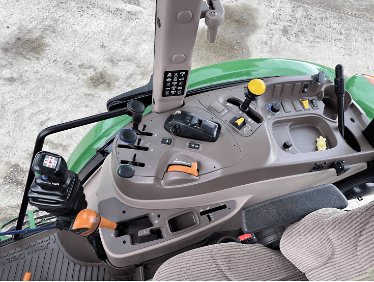 Gebruikt John Deere 5080 R Tractor 2012