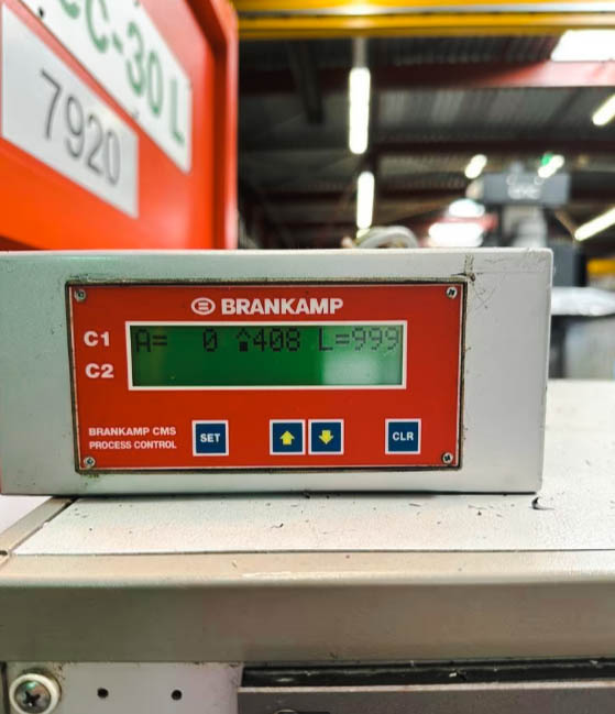 Used Matec 30L - Vertical Machining Center - 2000