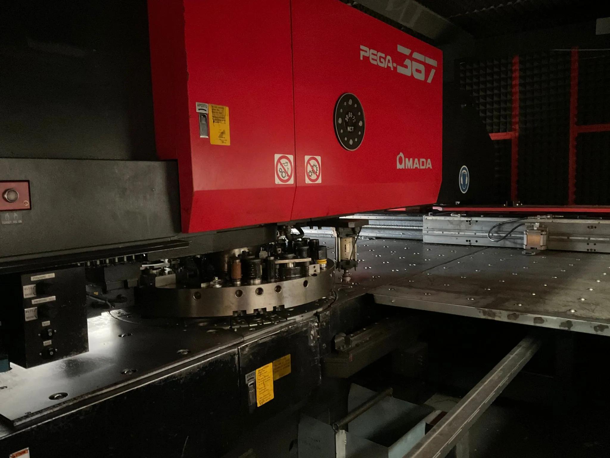 Gebruikt Amada Pega 367 I Ponsmachine