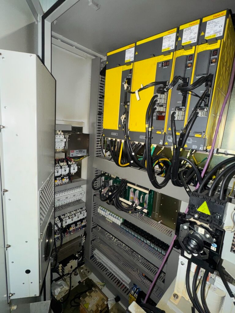 Used FEELER QM-40SA I CNC Milling Machine I 2007