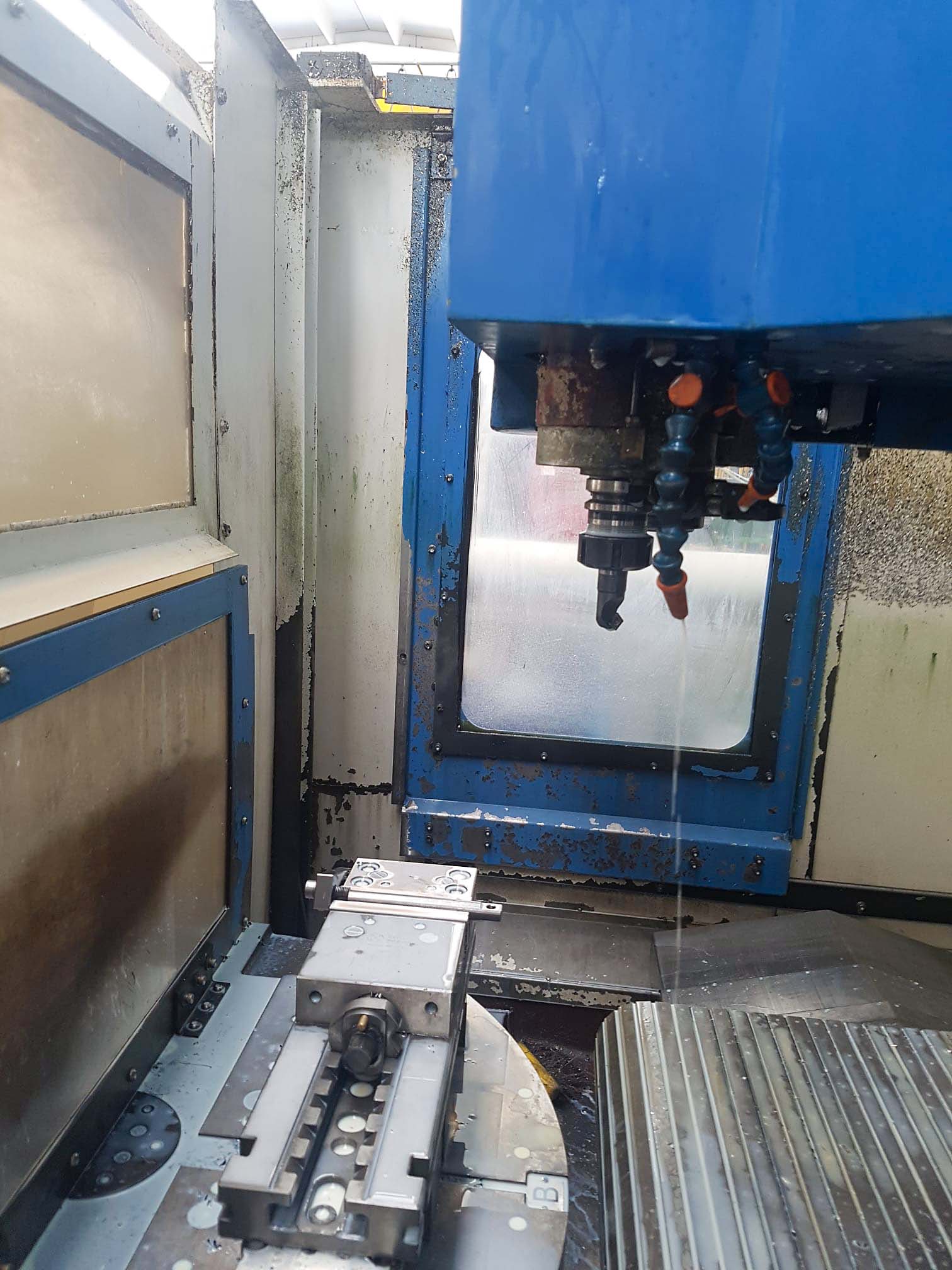 Gebruikt KIA Center V25 - Verticaal bewerkingscentrum - 2005