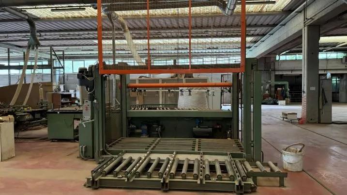 Gebruikt Complete Furniture Line I Productiefabriek