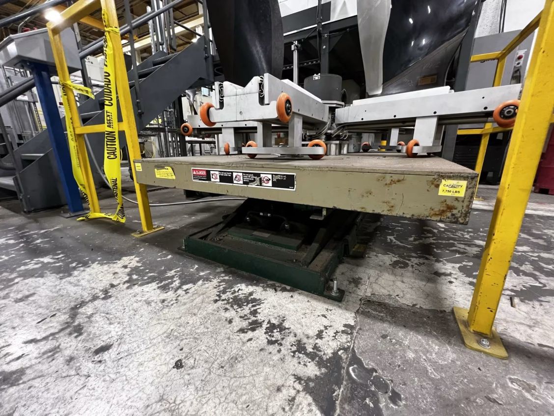 Used Aquarese by Flow 8-Axis I Robotic Waterjet Contouring