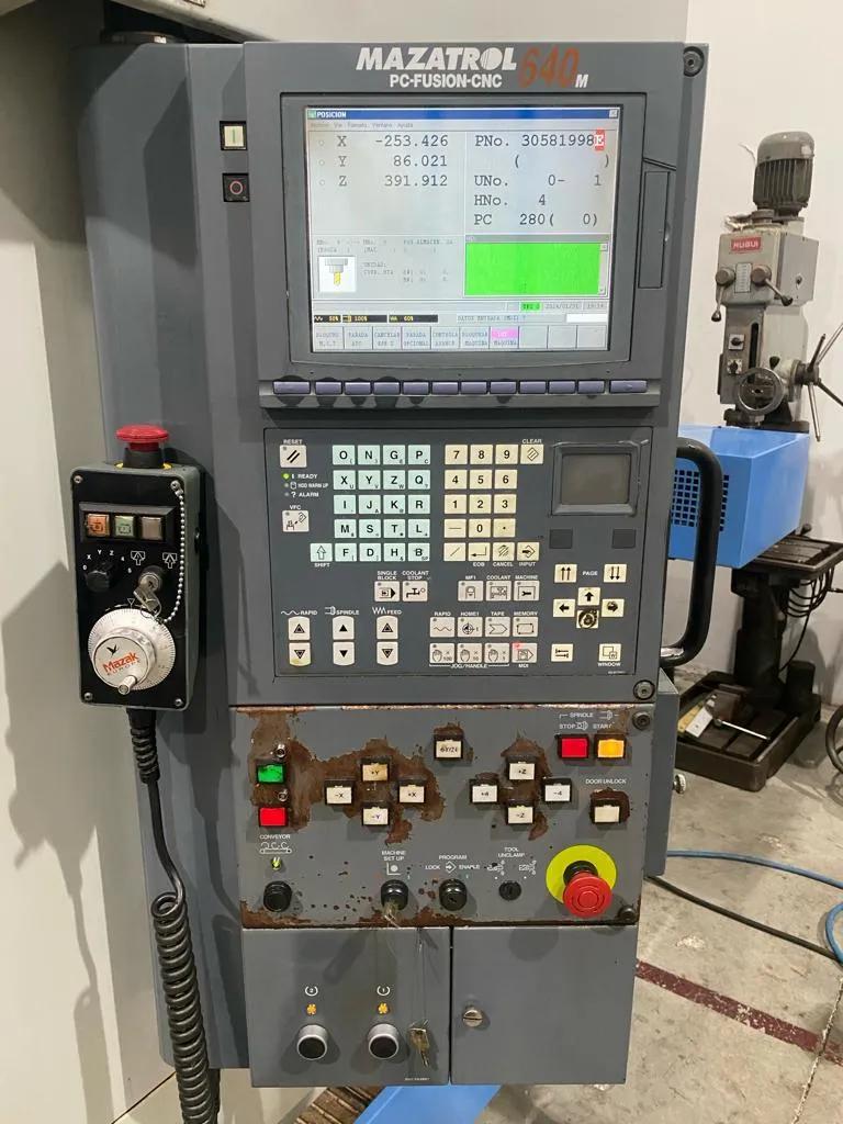 Usado Centro de mecanizado vertical Mazak VTC-200C I 2001