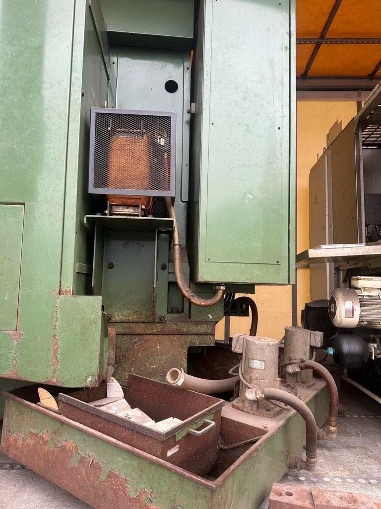 Used Takisawa MAC-V1E I Vertical Machining Center