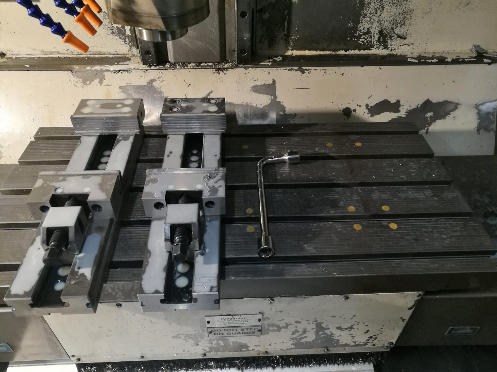 Gebruikt BRIDGEPORT VMC 800 L 30 - 2000