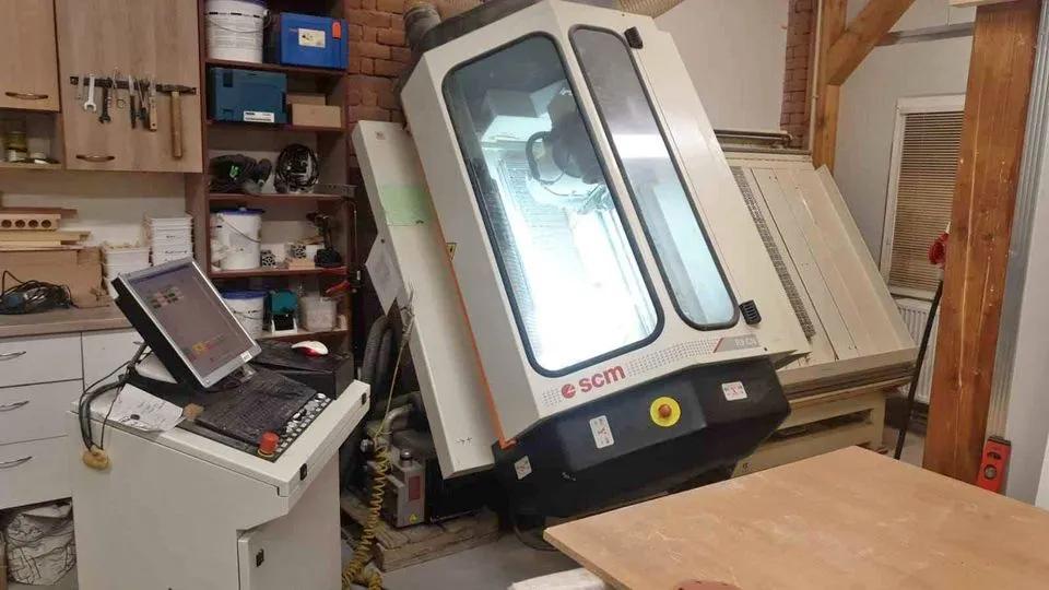 Gebruikt SCM R9 CN I Vertical Router