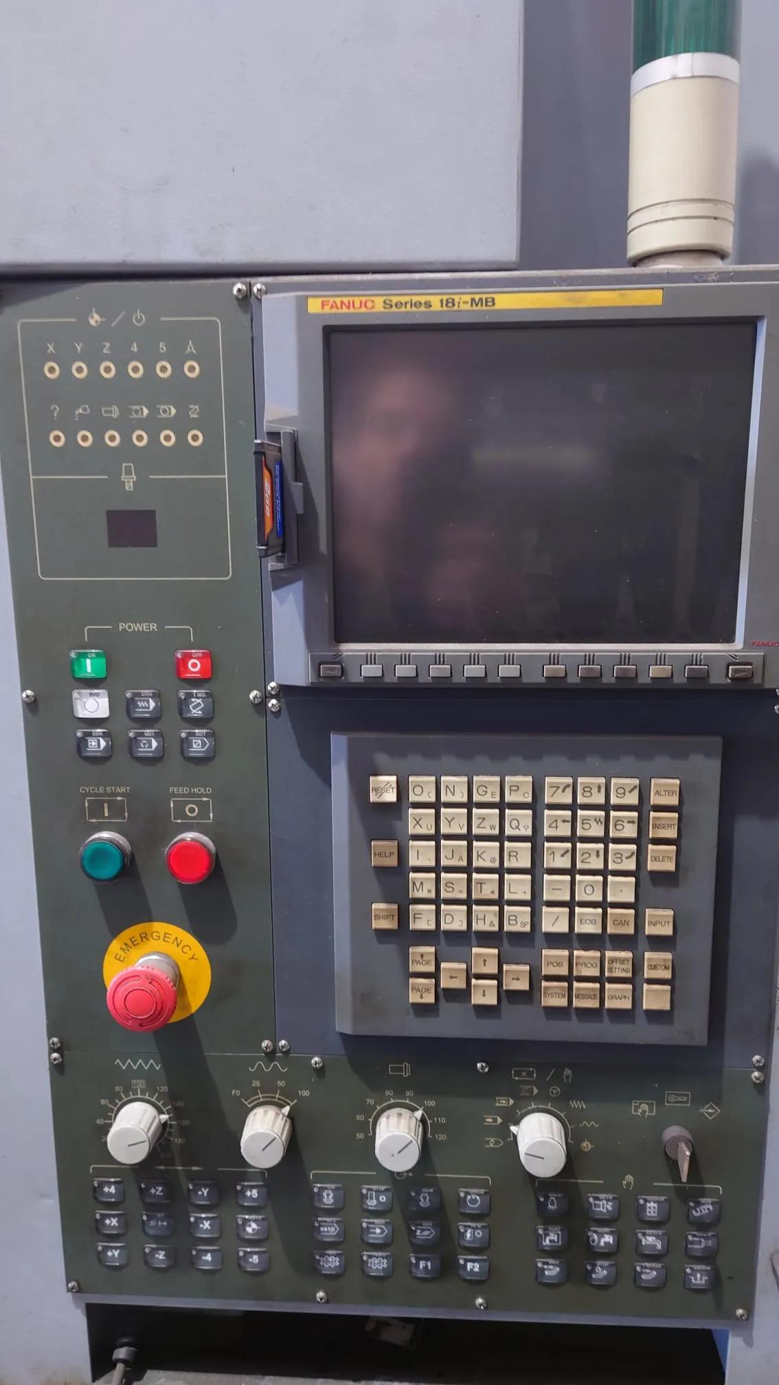 Usado Centro de Mecanizado Vertical Accuway UM-350V5 I