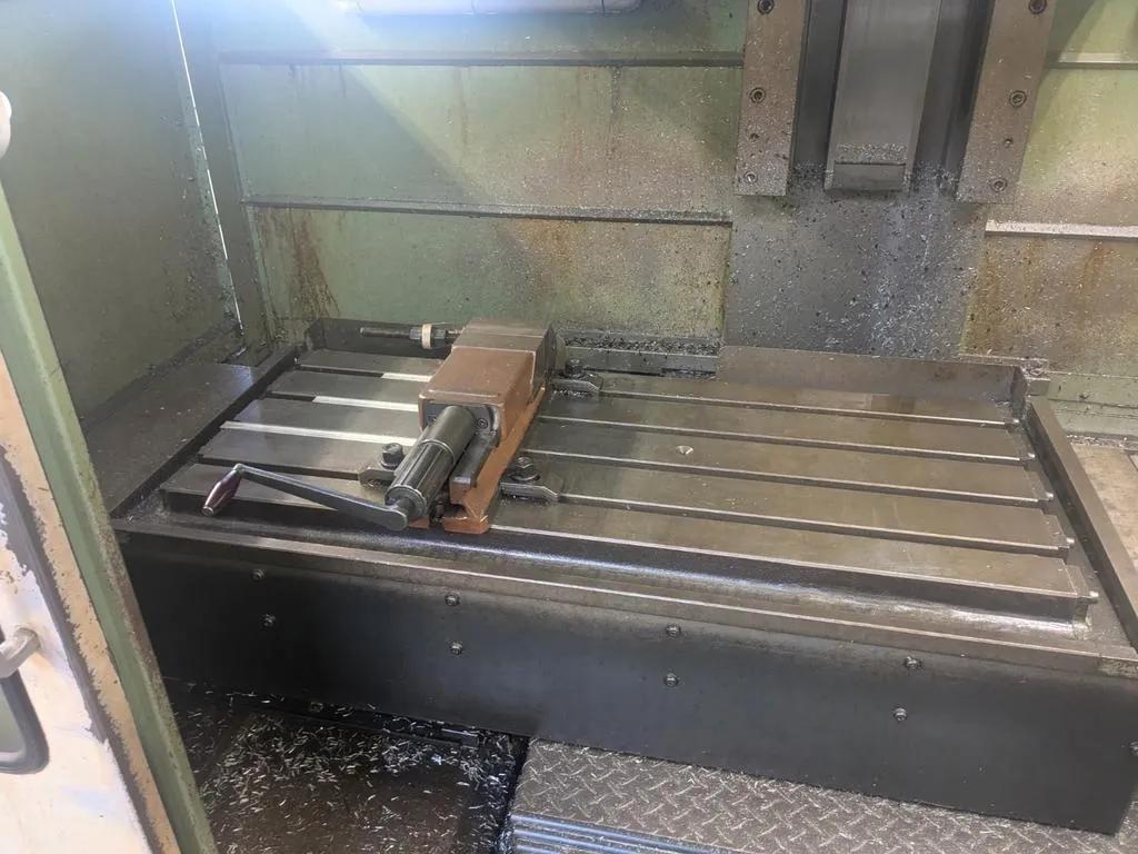 Usado Centro de mecanizado vertical Mori Seiki MV 45/40 I, 1986