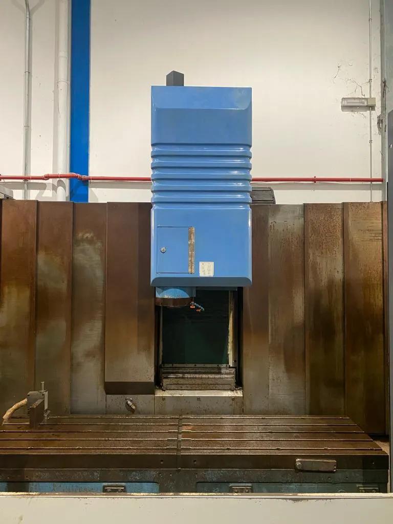 Usado Centro de mecanizado vertical Mazak VTC-200C I 2001