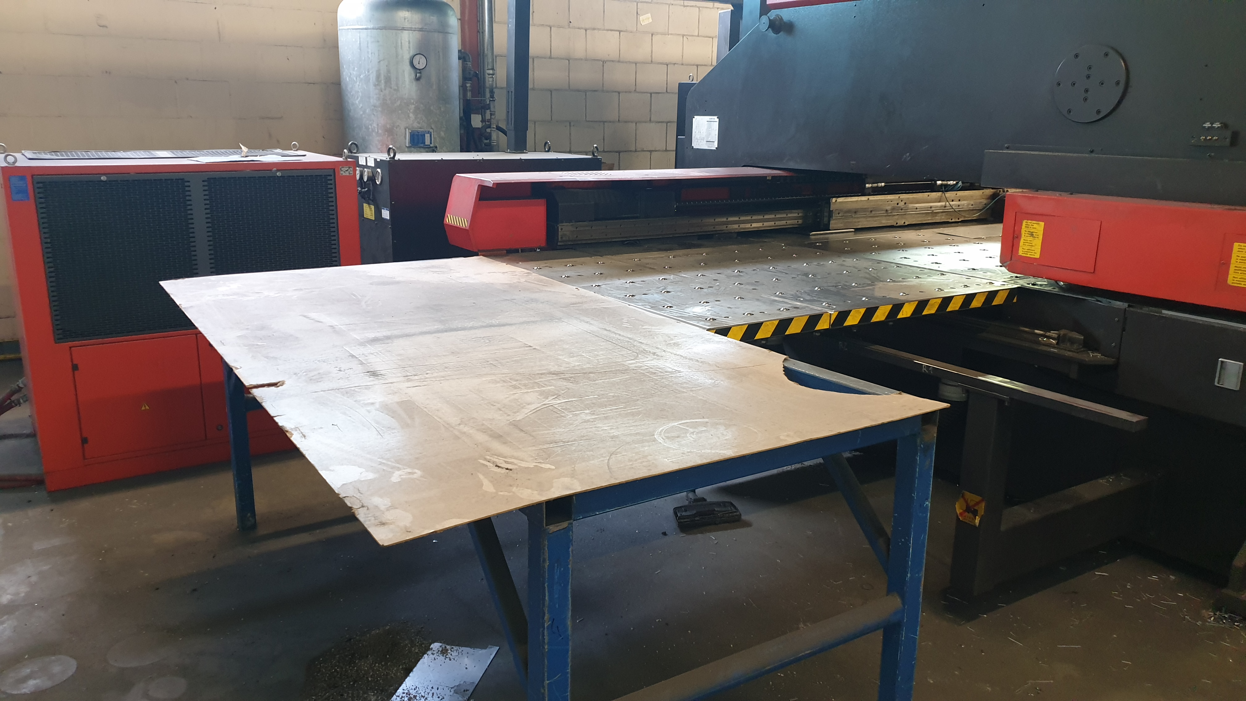 Used Amada Vipros 358 Queen I Punching Machine I 1997