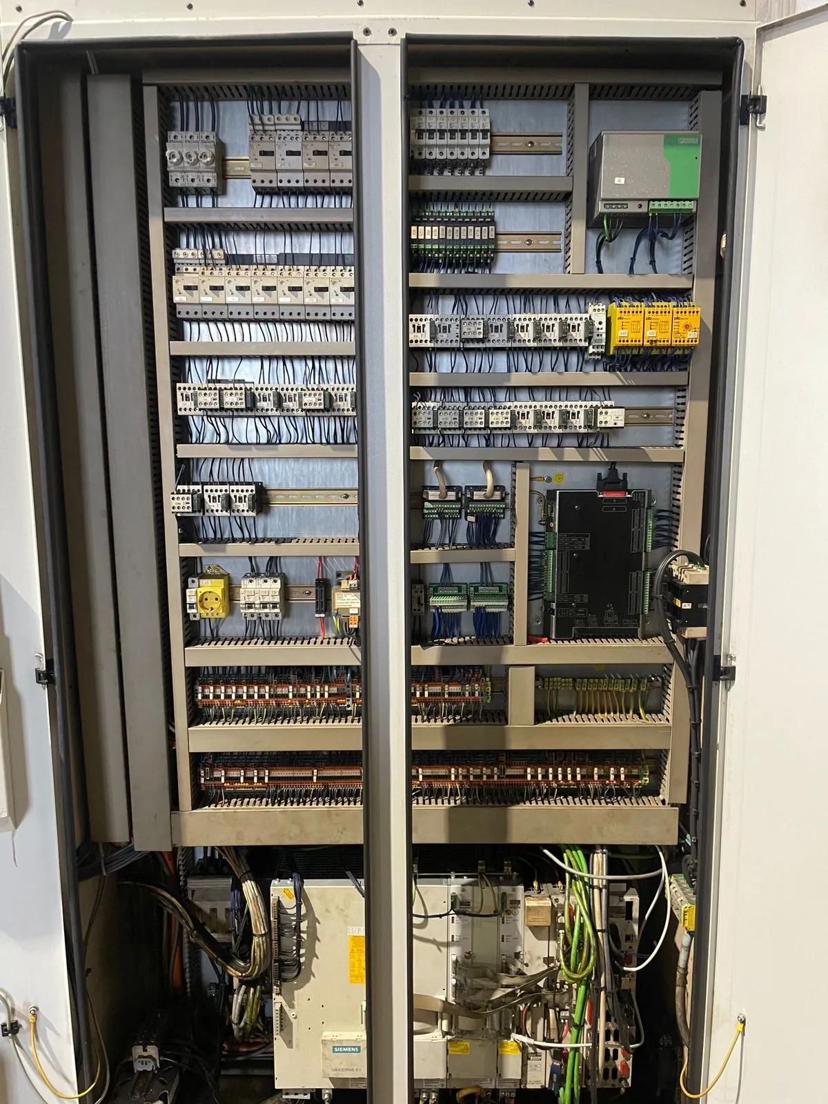 Gebruikt AXA VCC 1000 I Verticaal bewerkingscentrum