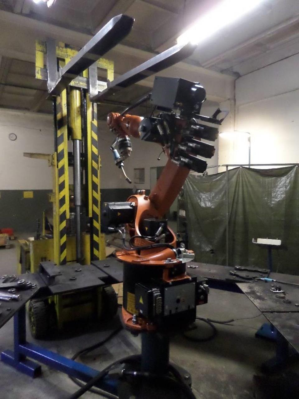 Used KUKA KR FORTEC PA I Robot I 2014