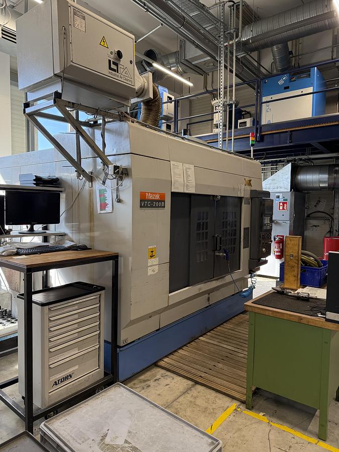 Used Mazak VTC-200 B I Vertical Machining Center I 2000