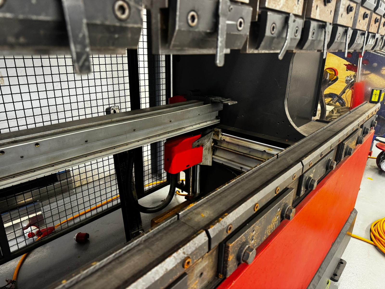 Used Amada HFE 100-3 I Press Brake I 2002