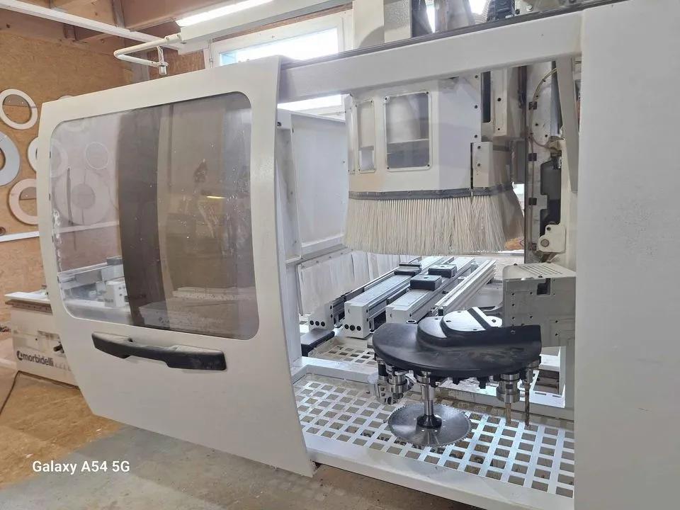 Usado Centro de mecanizado CNC Morbidelli Universal X5 HD 31 I