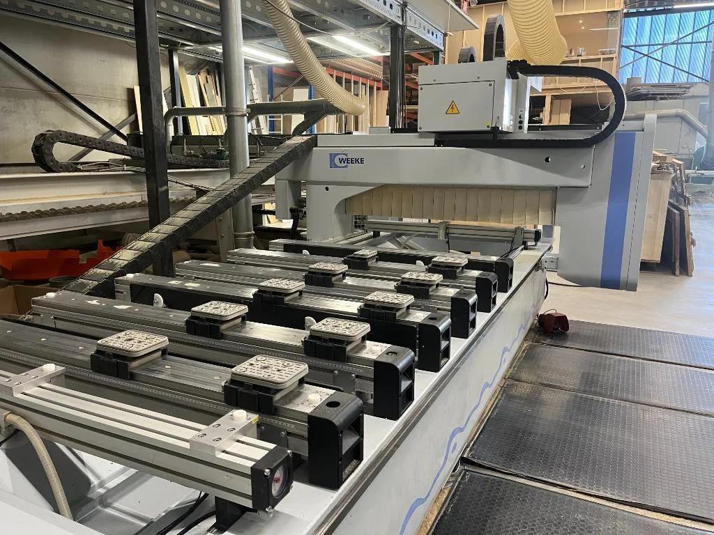 Usado Centro de mecanizado CNC Weeke Venture 08M I