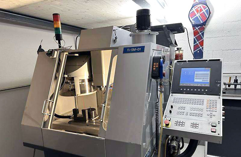 Gebruikt Realmeca RV-2 5A - Verticaal bewerkingscentrum - 2001