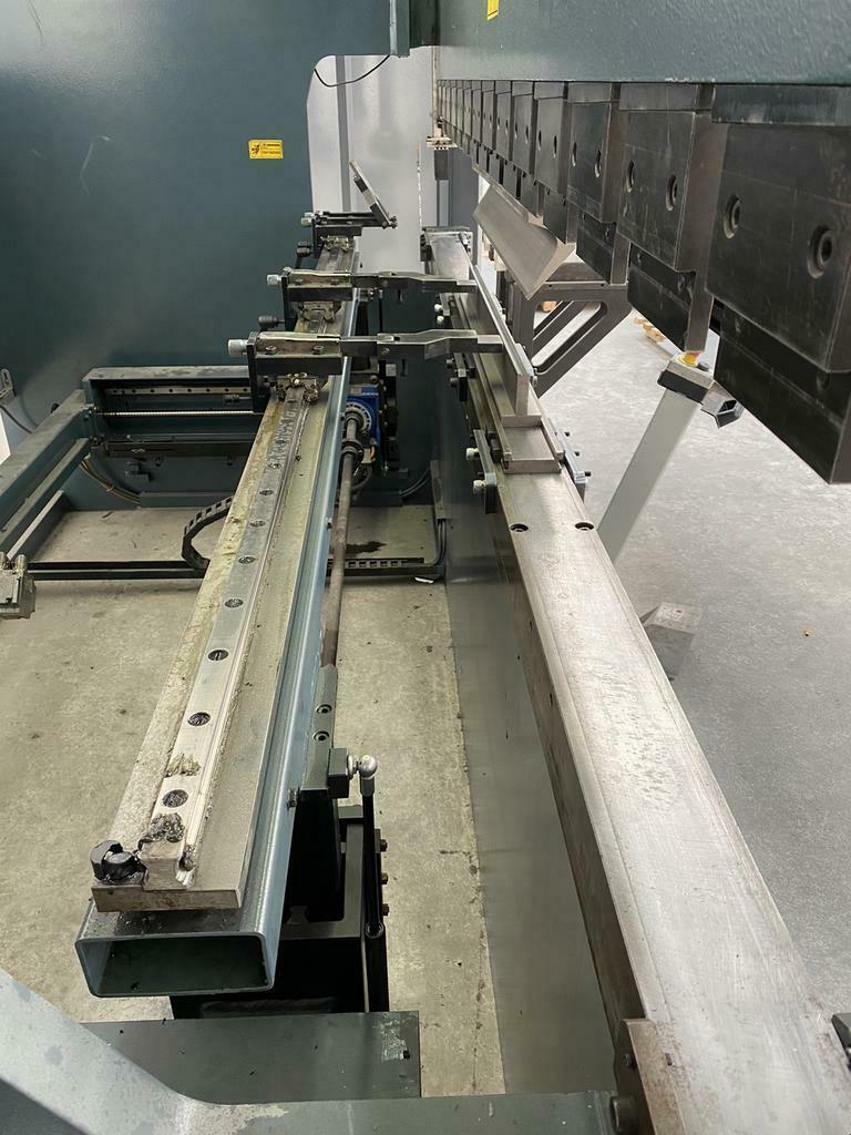 Gebruikt DURMA AD-S 30100