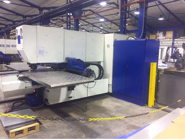 Gebruikt Trumpf Trumatic 240R - Ponsmachine - 1991