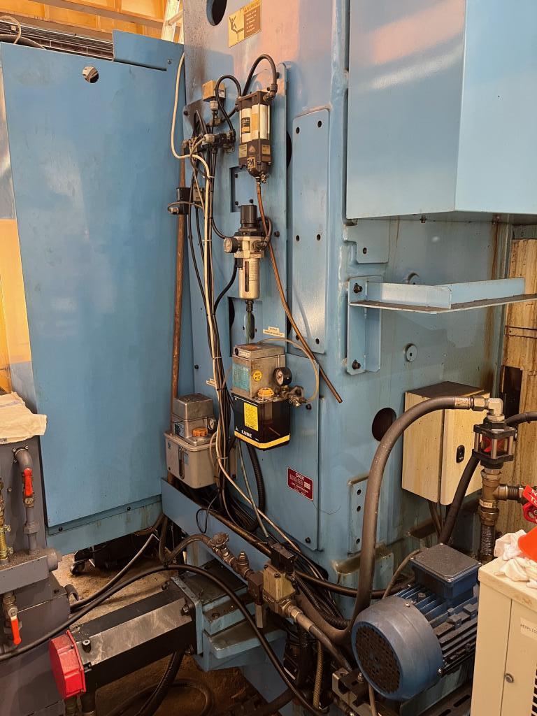 Used OKK MCV 860 I Vertical Machining Center I 2002