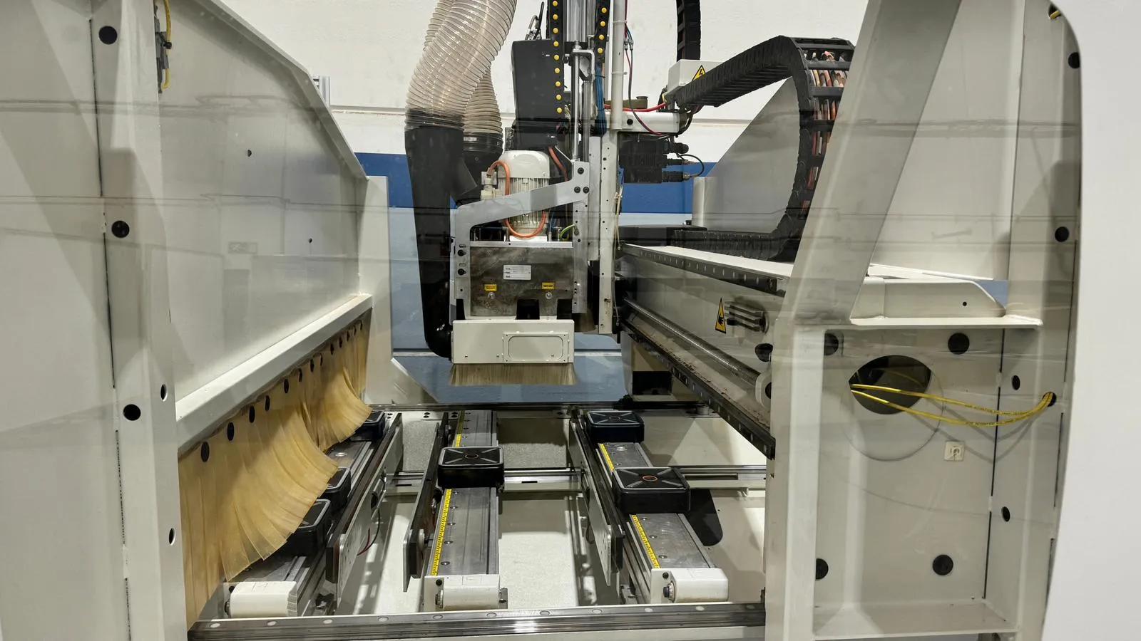 Usado Centro de Mecanizado CNC Morbidelli Universal TV 3012 I