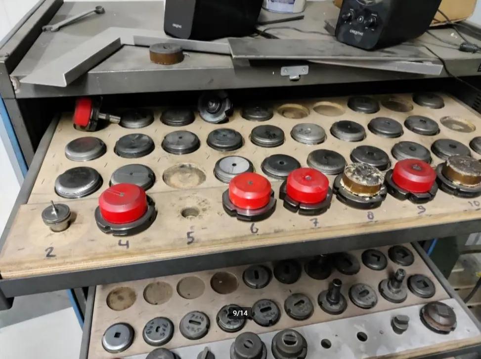 Gebruikt Euromac CX 750/30 I Perforatiemachine