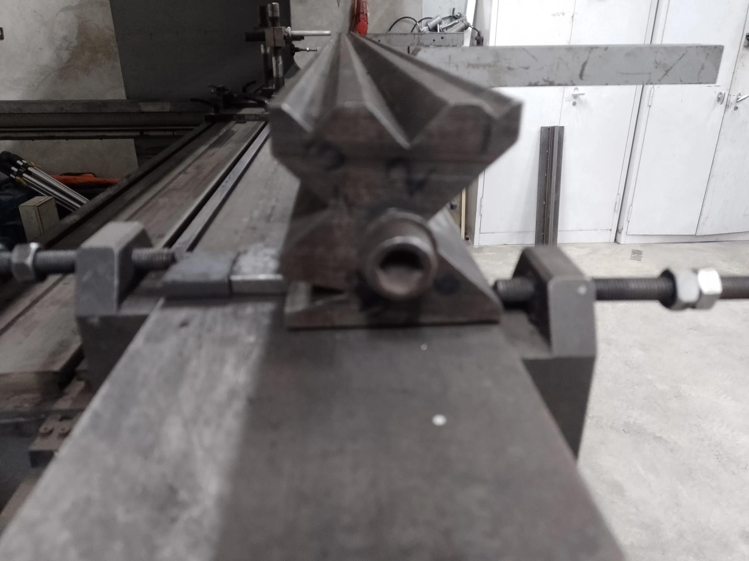 Usado Prensa plegadora Darley EEHP 110 36/31 I 1991