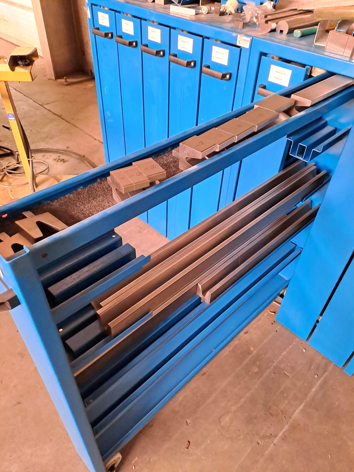 Gebruikt Beyeler RT 225x4100 I Persmachine