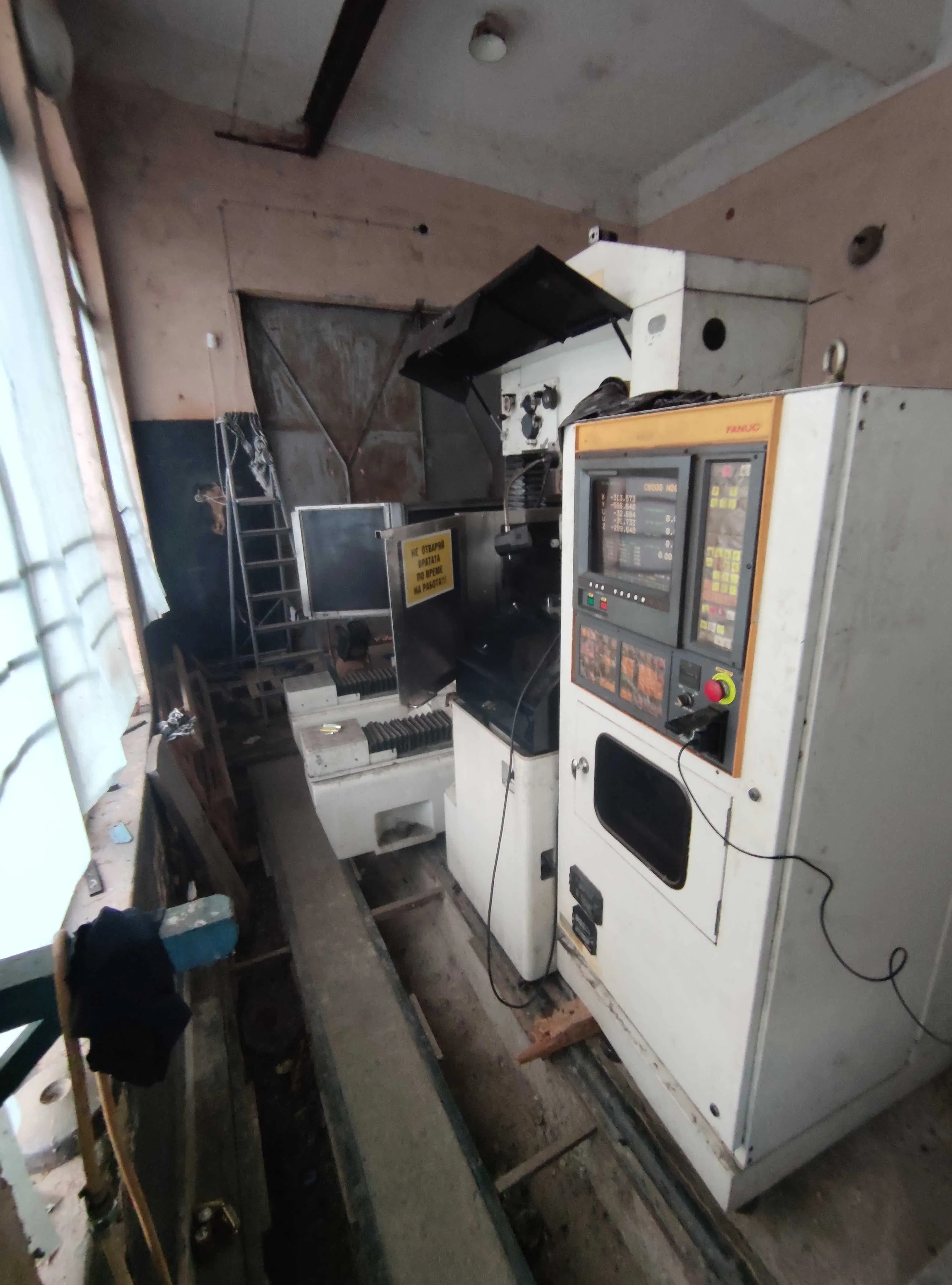 Used Fanuc Tape Cut W3 I Wire EDM Machine I 1990