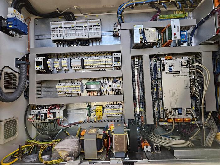 Used Krauss Maffei 110-390 C2 I Injection Molding I 2003