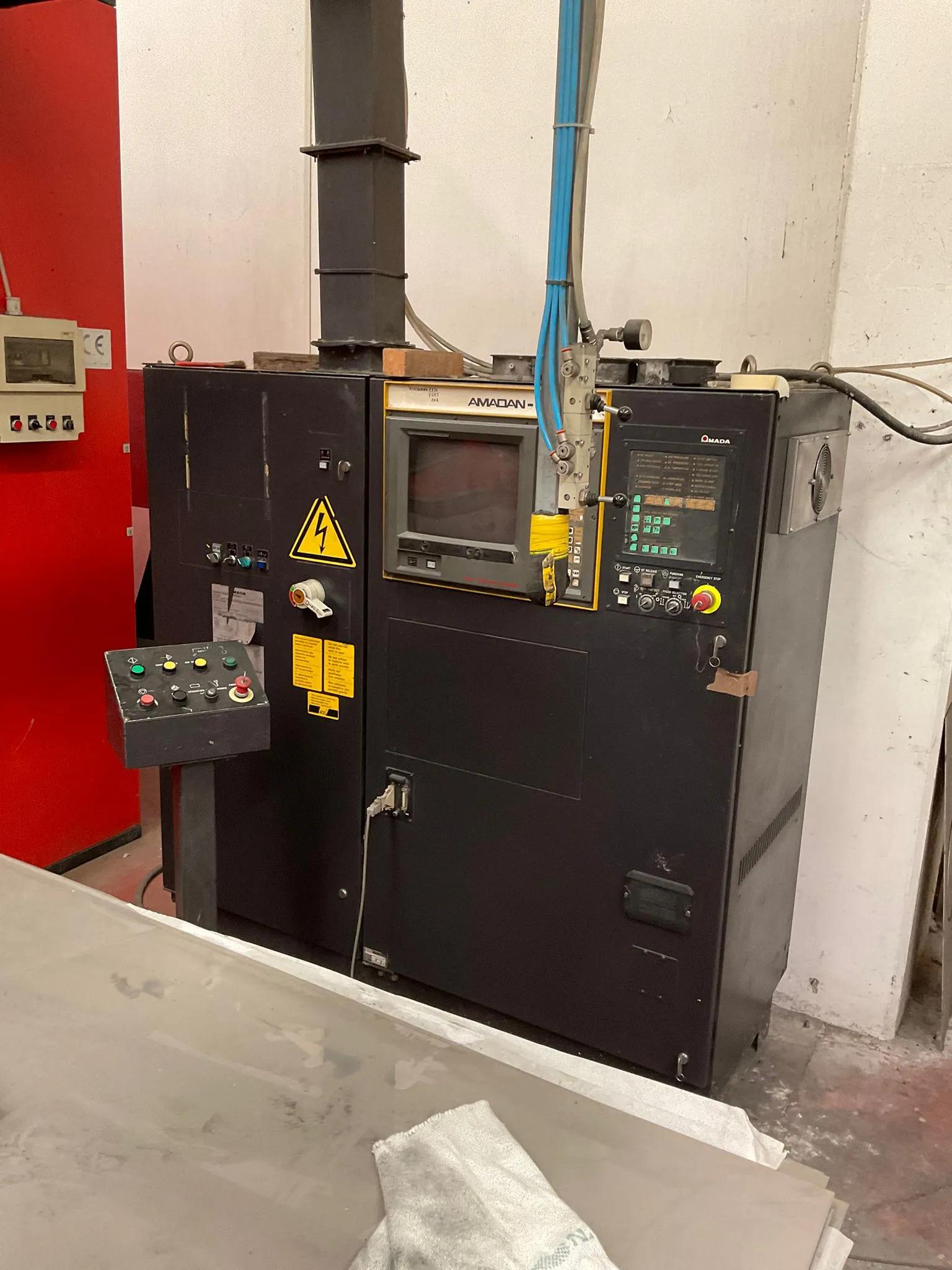 Gebruikt Amada Pega 367 I Ponsmachine