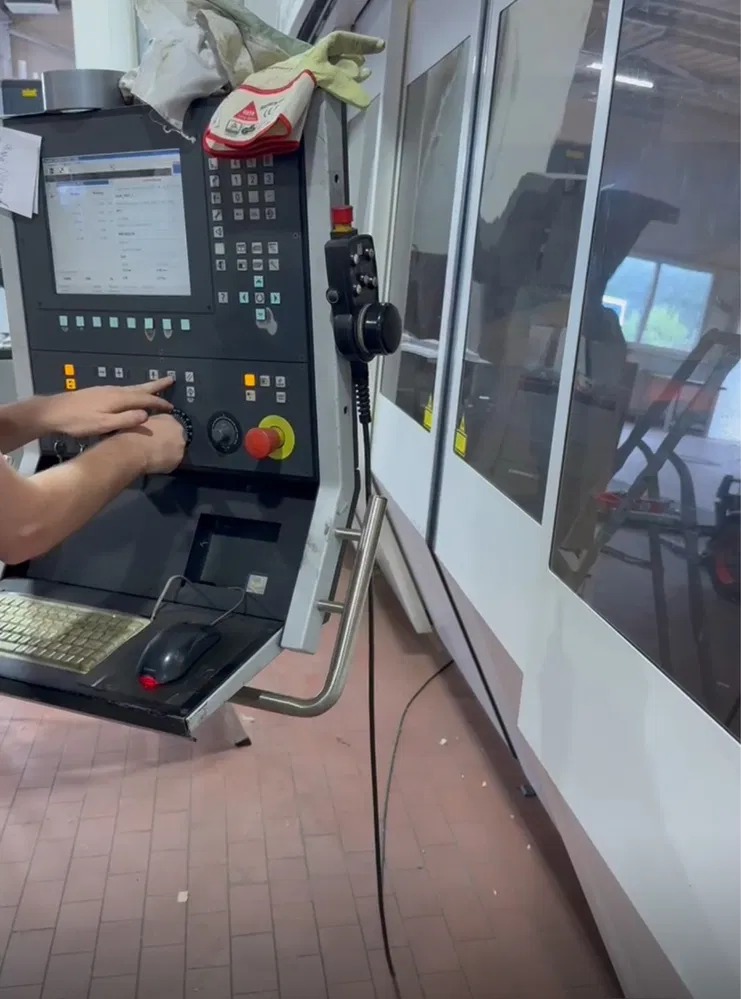 Used Trumpf TruLaser Cell 7040 I 3D Laser Cutting I 2010