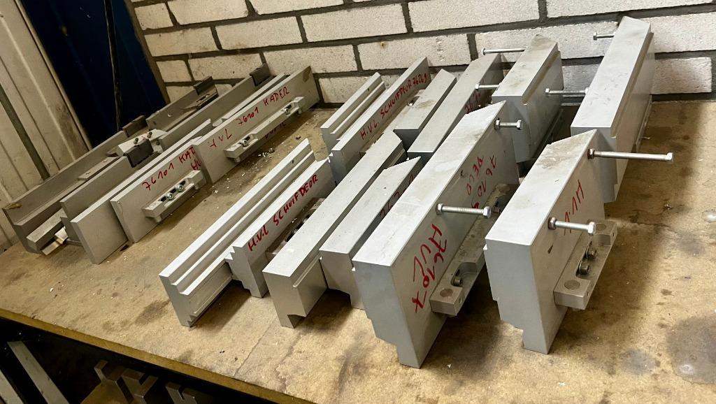 Used Soenen Hendrik MAR/2-4 I 2-Head Corner Welder