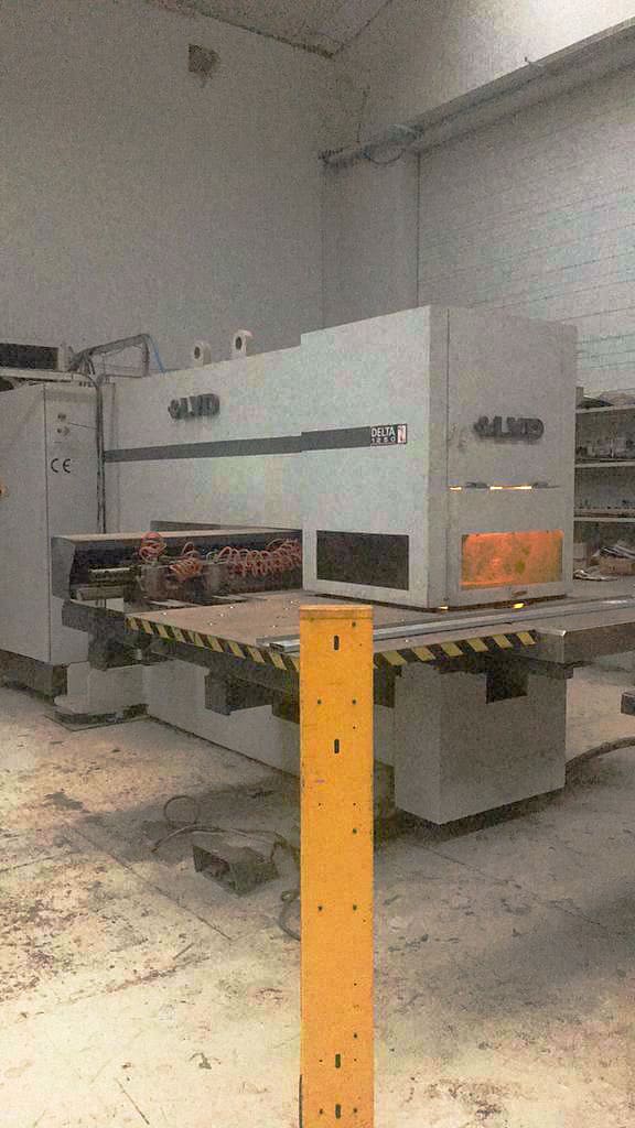 Gebruikt LVD Delta 1250 - Ponsmachine - 1995