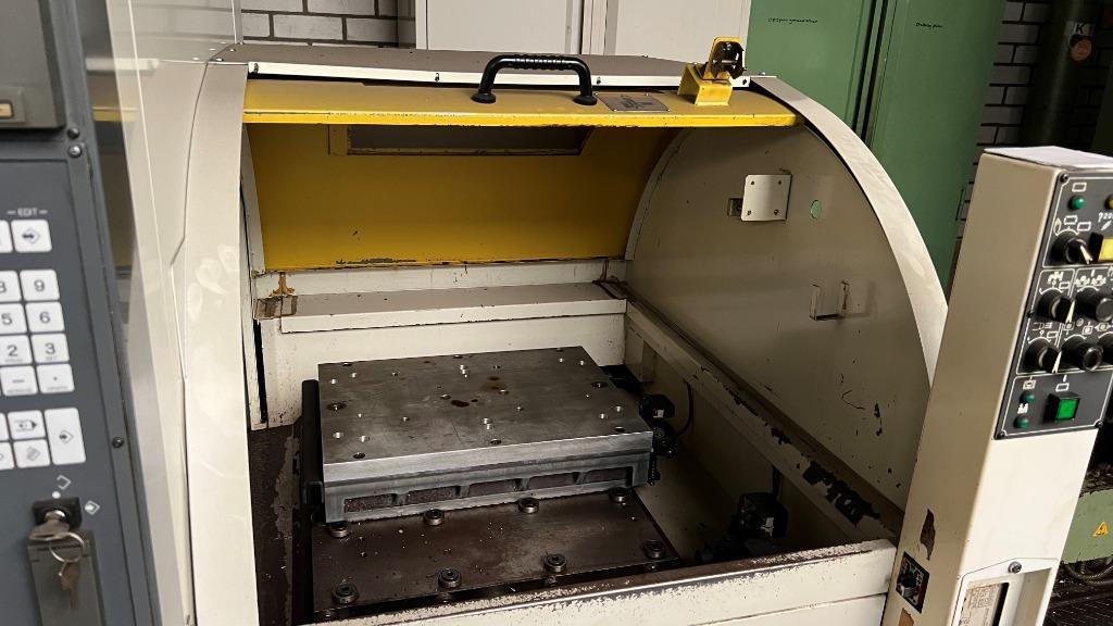 Used Fanuc Robodrill Alpha T14iA I Vertical Machining Center I 1998