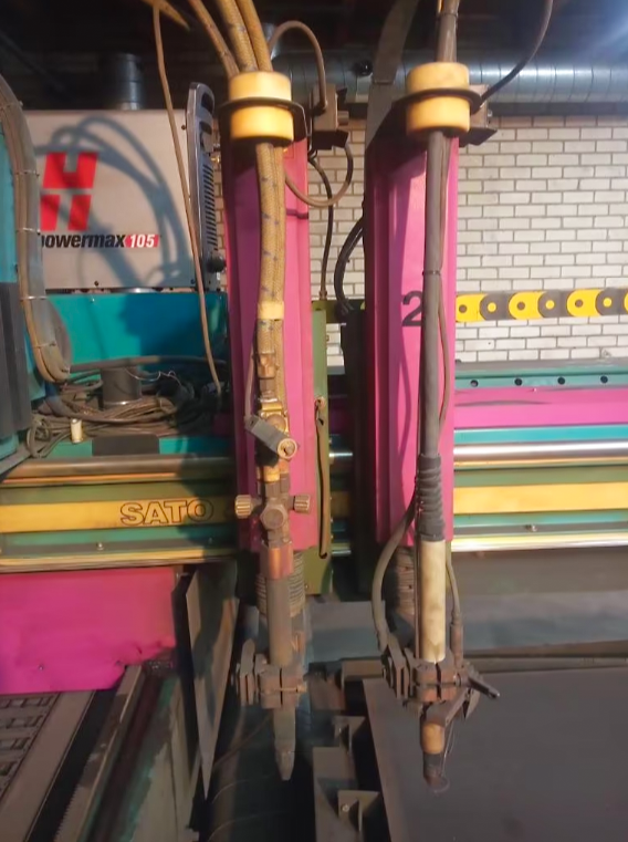 Usado Sato Satronik C 2500 - Corte por Plasma - 2000