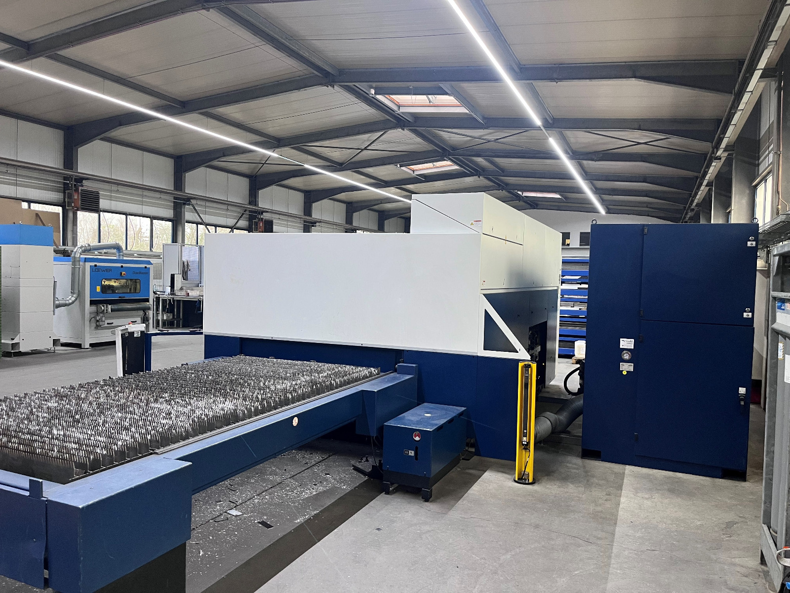 Used Trumpf TruLaser 3030 Fiber L49 I Laser Cutting I 2015