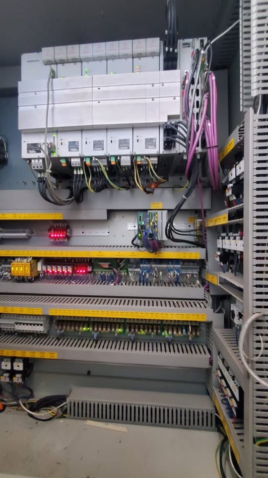 Used Hardinge XR600-5AX I Vertical Machining Center I 2007