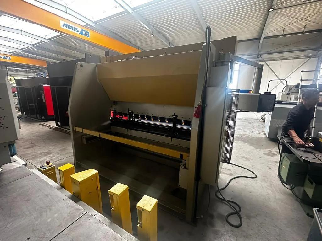 Usado Prensa de Pliegue Darley EHP 150 31/25 I