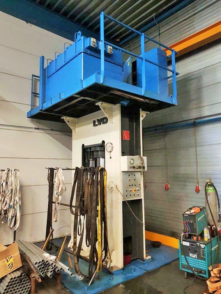 Gebruikt LVD EM 400 T