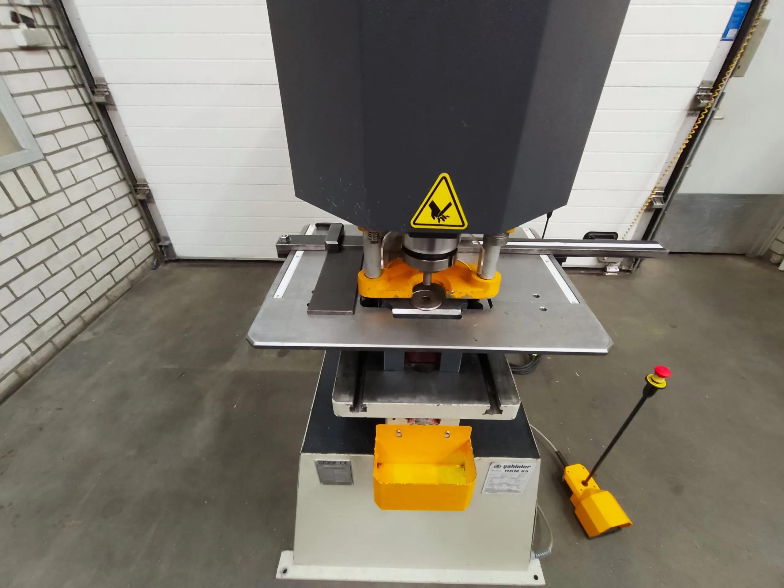 Usado Máquina perforadora Sahinler HKM 85 I 2019