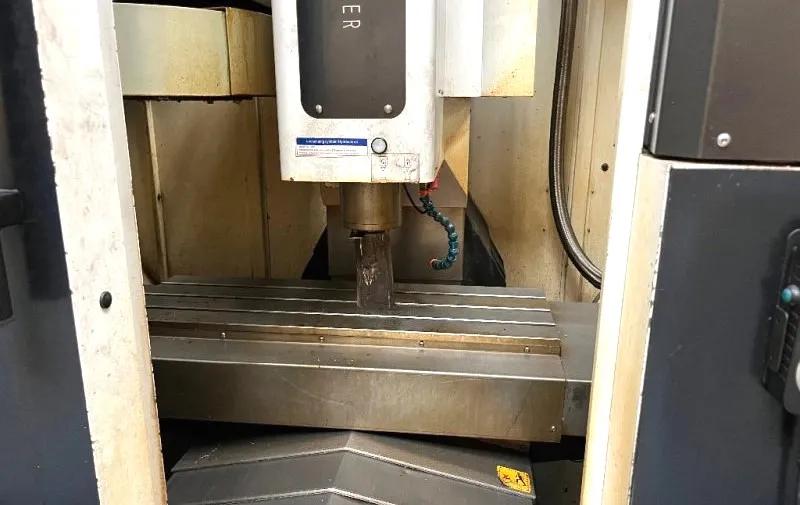 Used Harris XH-7132A I Vertical Machining Center