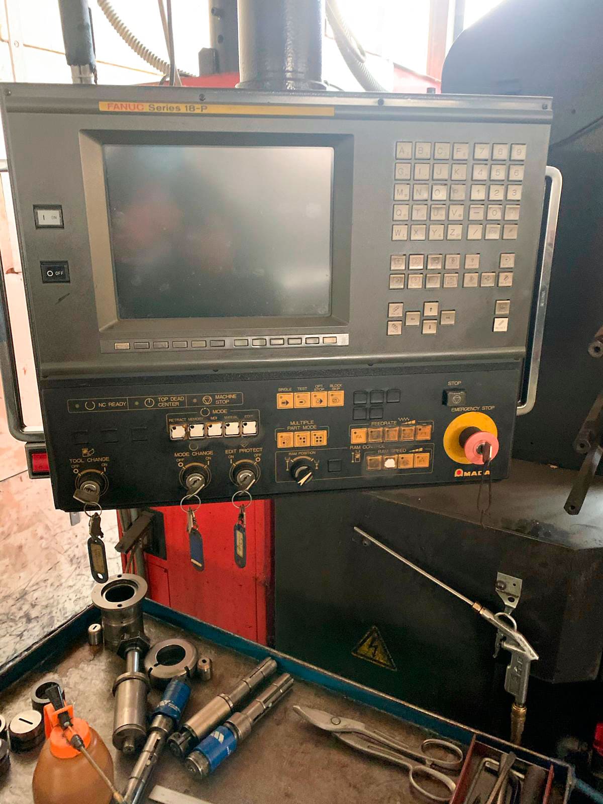 Gebruikt Amada Vipros 2510K - Ponsmachine - 1998