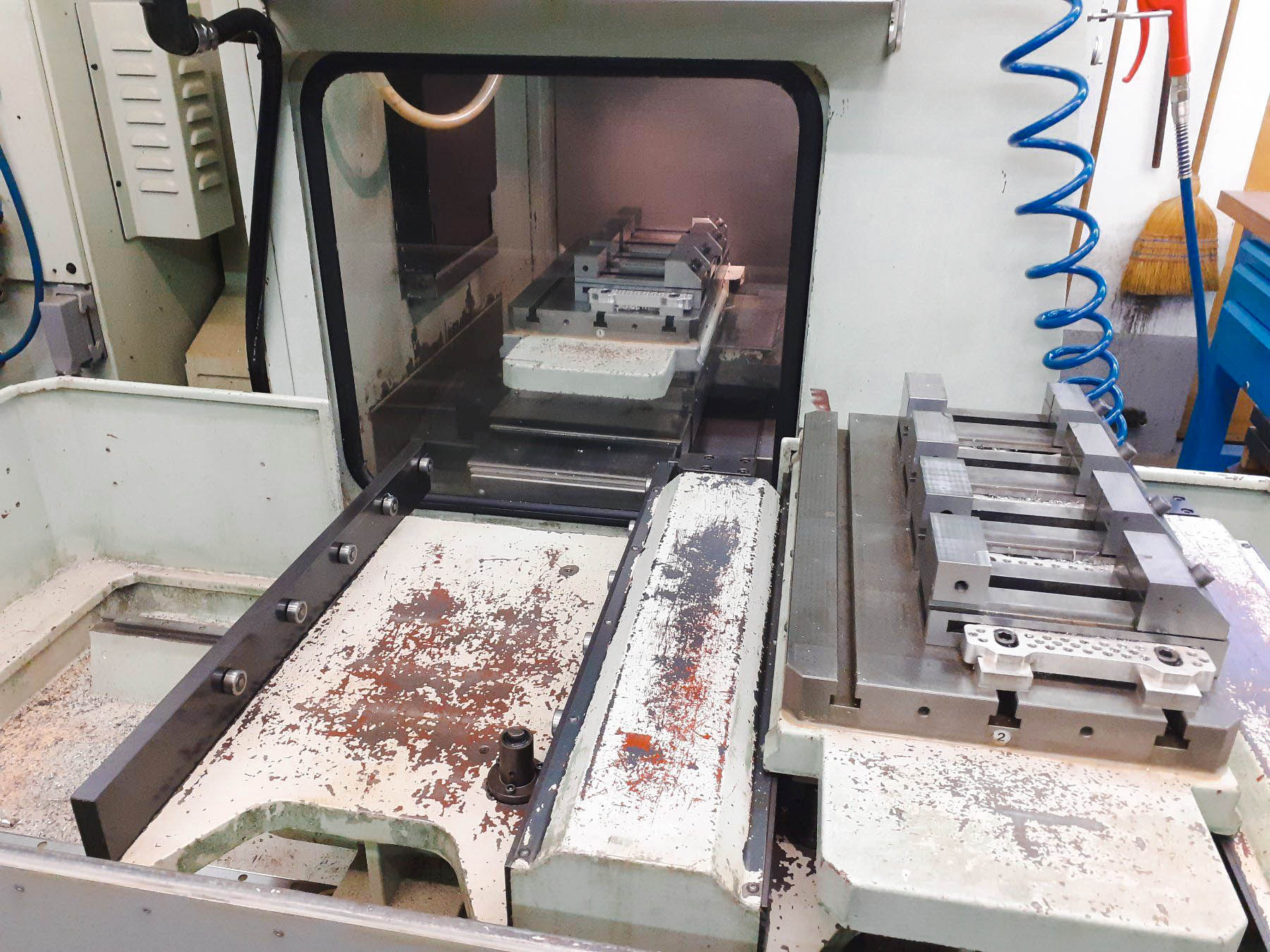 Used ARGO A1 + APC - Vertical Machining Center - 1995